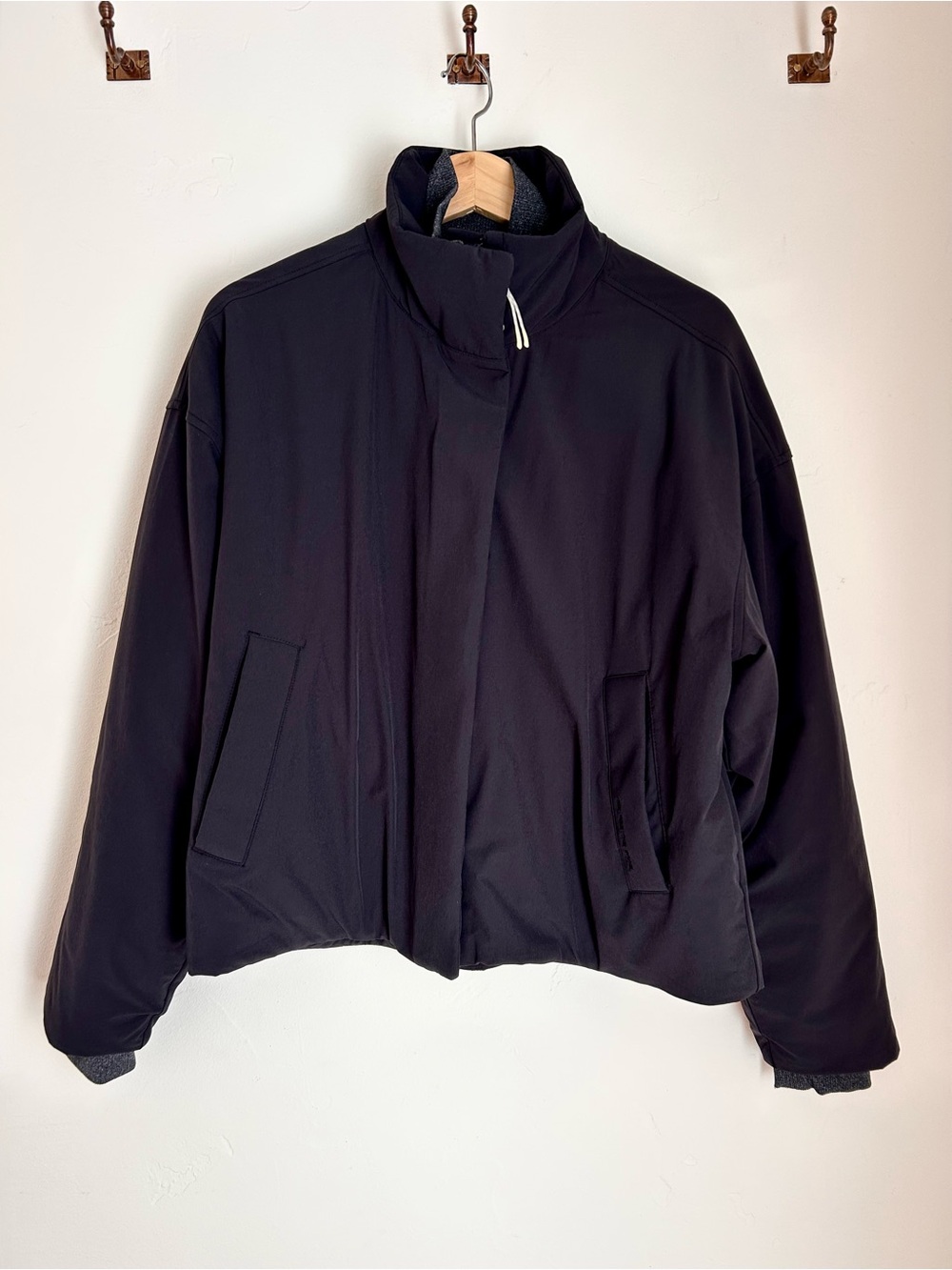 RARE Women's Vuori Black Bomber Jacket Coat - Insulated